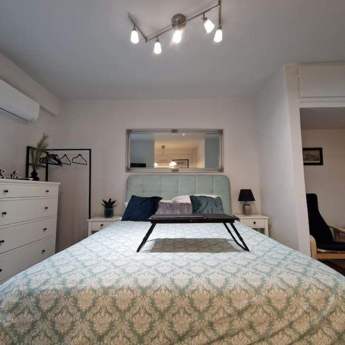 Chic Apt Near Acropolis - Avdi Square Athens Exterior photo