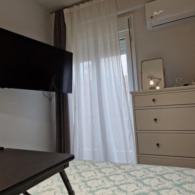Chic Apt Near Acropolis - Avdi Square Athens Exterior photo